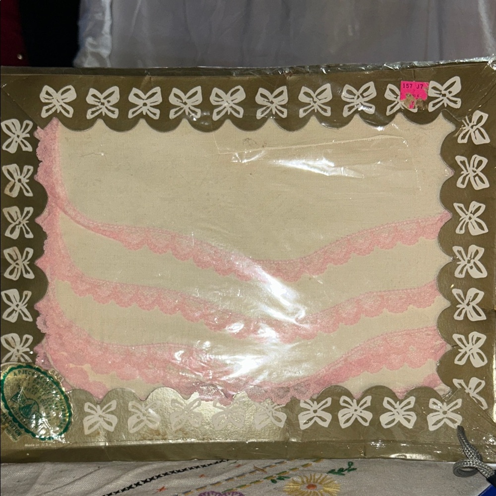 Vintage Pink Lace Dresser Set. Dresser scarf, chest scarf, vintage old stock